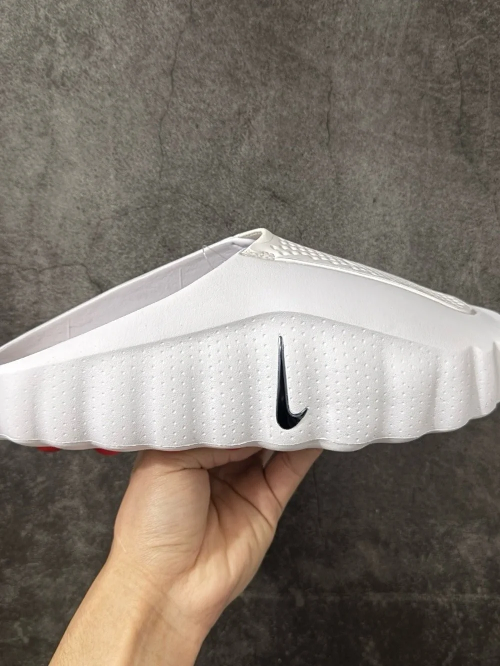 Brand new White Nike Mind 001 slippers (box not included)